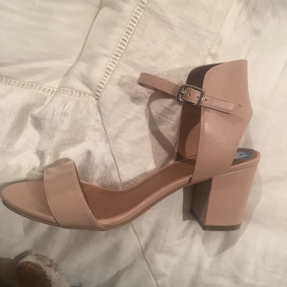 Nude small heel open toe sandal